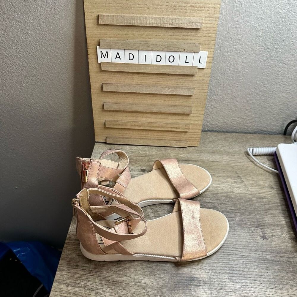 B52 Bullboxer Women’s 6 Pink Rose Gold Sandals